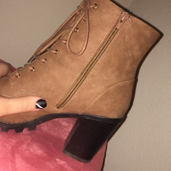 Heeled boots Only worn once - Picture 4 of 8